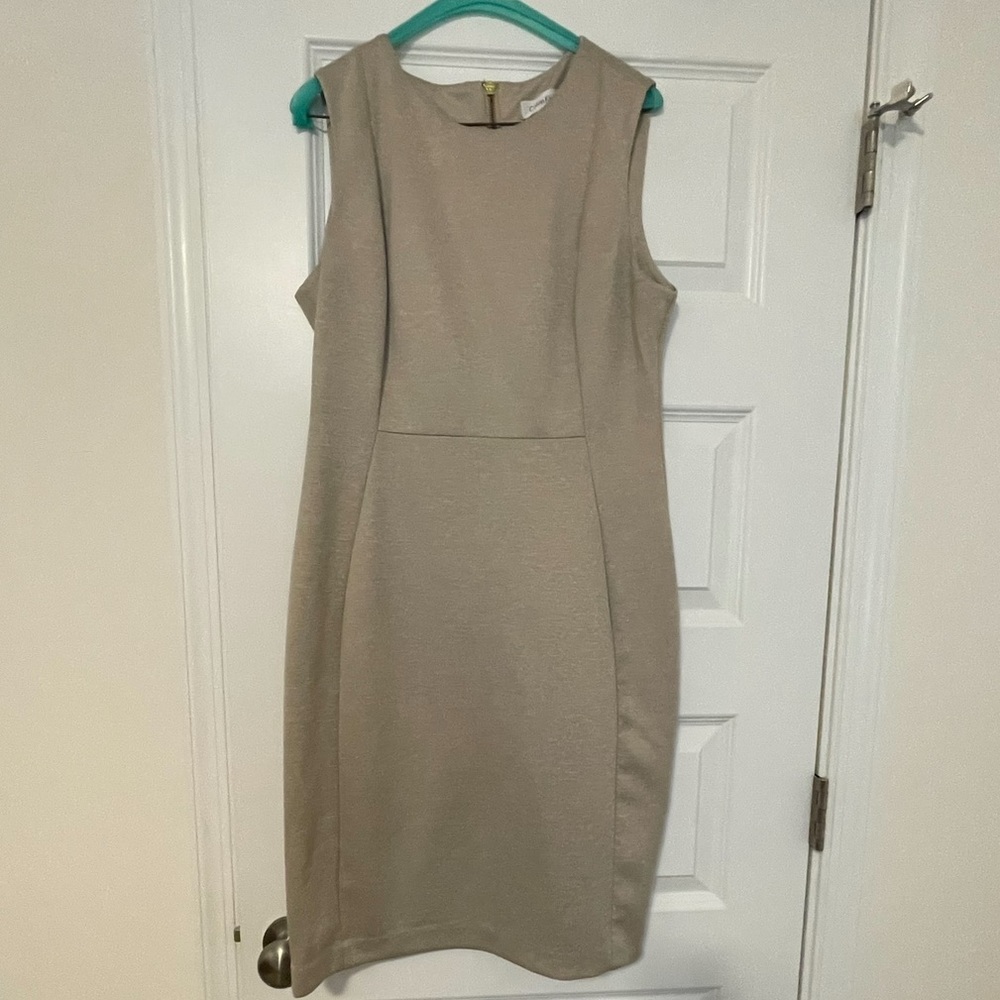 Calvin Klein Beige Conservative Sleeveless Midi Dress visible Gold Zipper Sz 12
